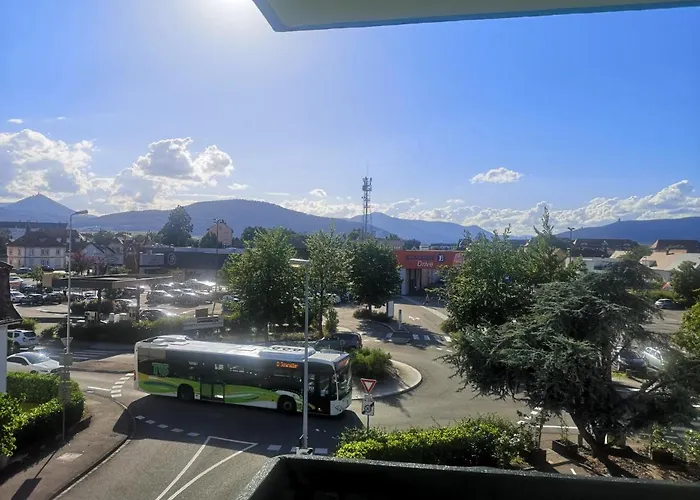 Bel Appartement, Grand Balcon Et Parking Prive