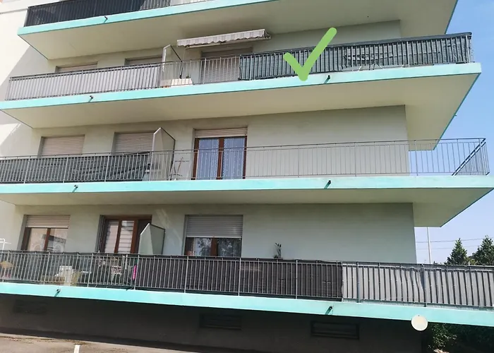 Bel Appartement, Grand Balcon Et Parking Prive